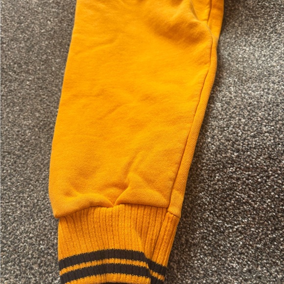 Vintage 90s center swoosh / spell out Nike Black and Gold Sweatshirt - Picture 2 of 9